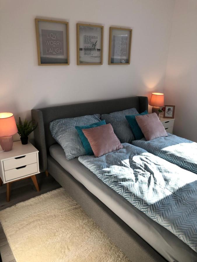 Szeged Gyoengye Delux Apartment Bagian luar foto
