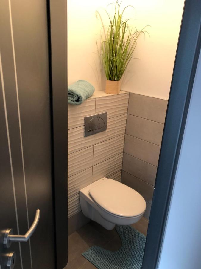 Szeged Gyoengye Delux Apartment Bagian luar foto
