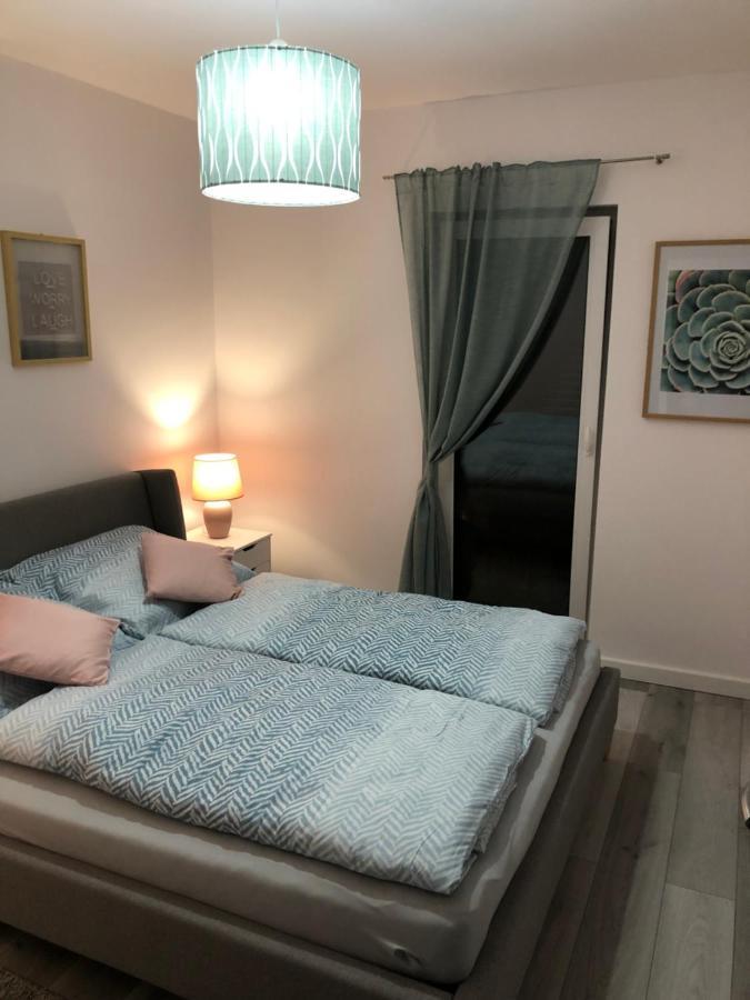 Szeged Gyoengye Delux Apartment Bagian luar foto