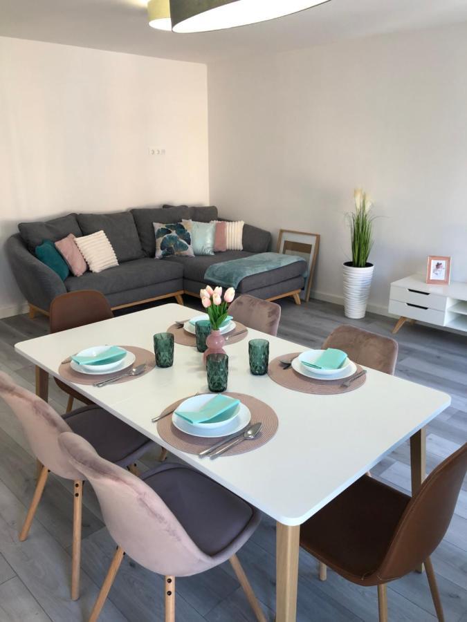 Szeged Gyoengye Delux Apartment Bagian luar foto