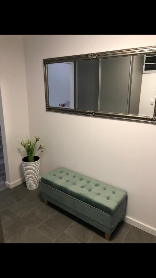 Szeged Gyoengye Delux Apartment Bagian luar foto